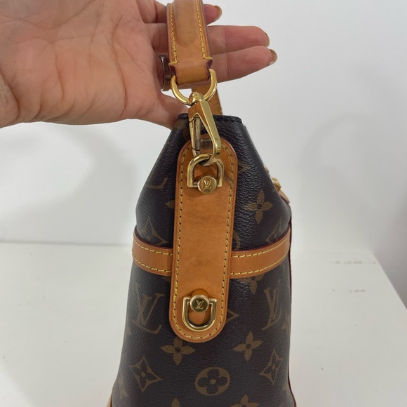 ❤️LOUIS VUITTON❤️
Monogram Duffle Bag - Picture 7 of 13